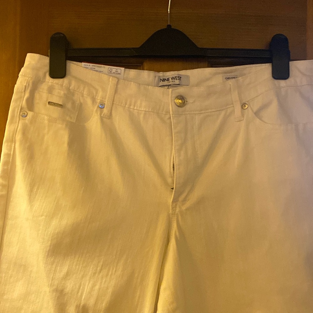 Nine West white capri pants